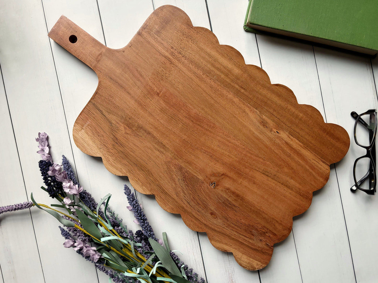 18" Scalloped Cutting Board